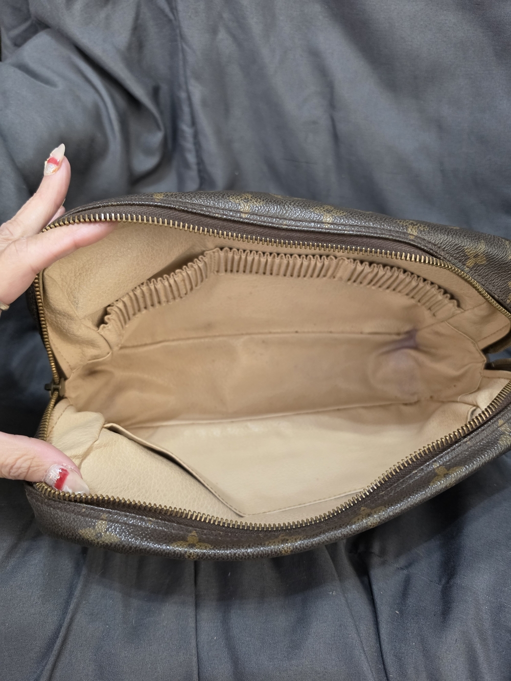 Louis Vuitton Authentic Brown Monogram Canvas Toiletry Pouch - Picture 6 of 14